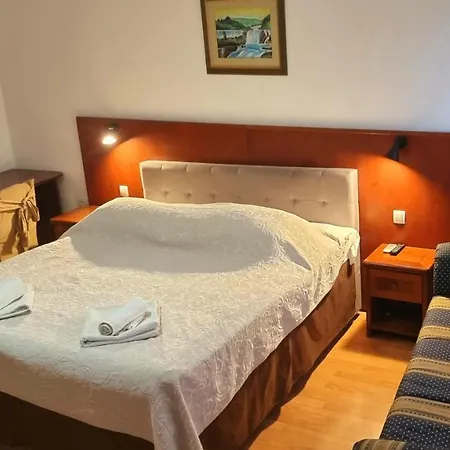 Visovac לינה וארוחת בוקר סקארדין