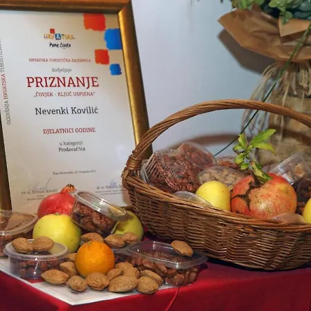 Visovac לינה וארוחת בוקר