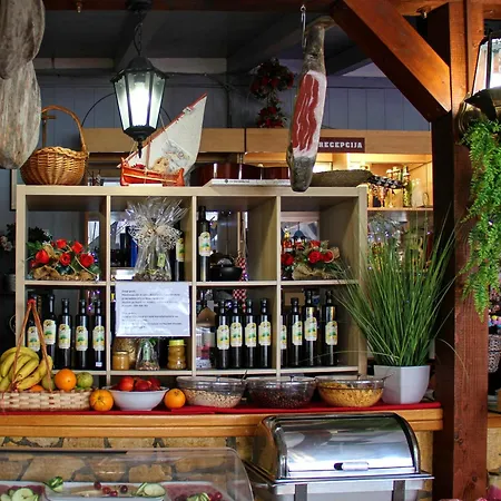 לינה וארוחת בוקר Visovac סקארדין